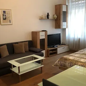 Green Apartment Apartamento