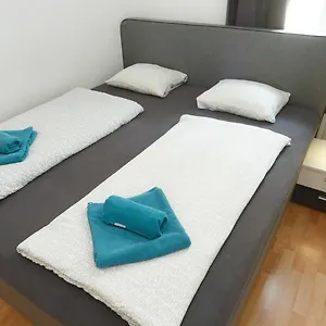 In Near Schoenbrunn & Westbahnhof - Keyless Check-in Apartamento