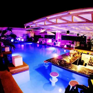 https://the-penthouse-hotel.angeleshotels.net